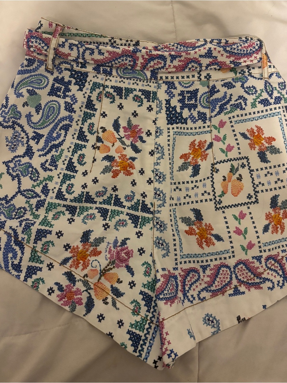 FARM Rio White Floral Paisley High-Waist Shorts with Multicolor Belt - Picture 4 of 4
